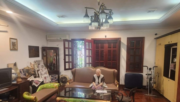 Bán biệt thự Dịch Vọng 145m2, sổ đỏ chính chủ đang cất két, giá thương lượng có ra lộc.